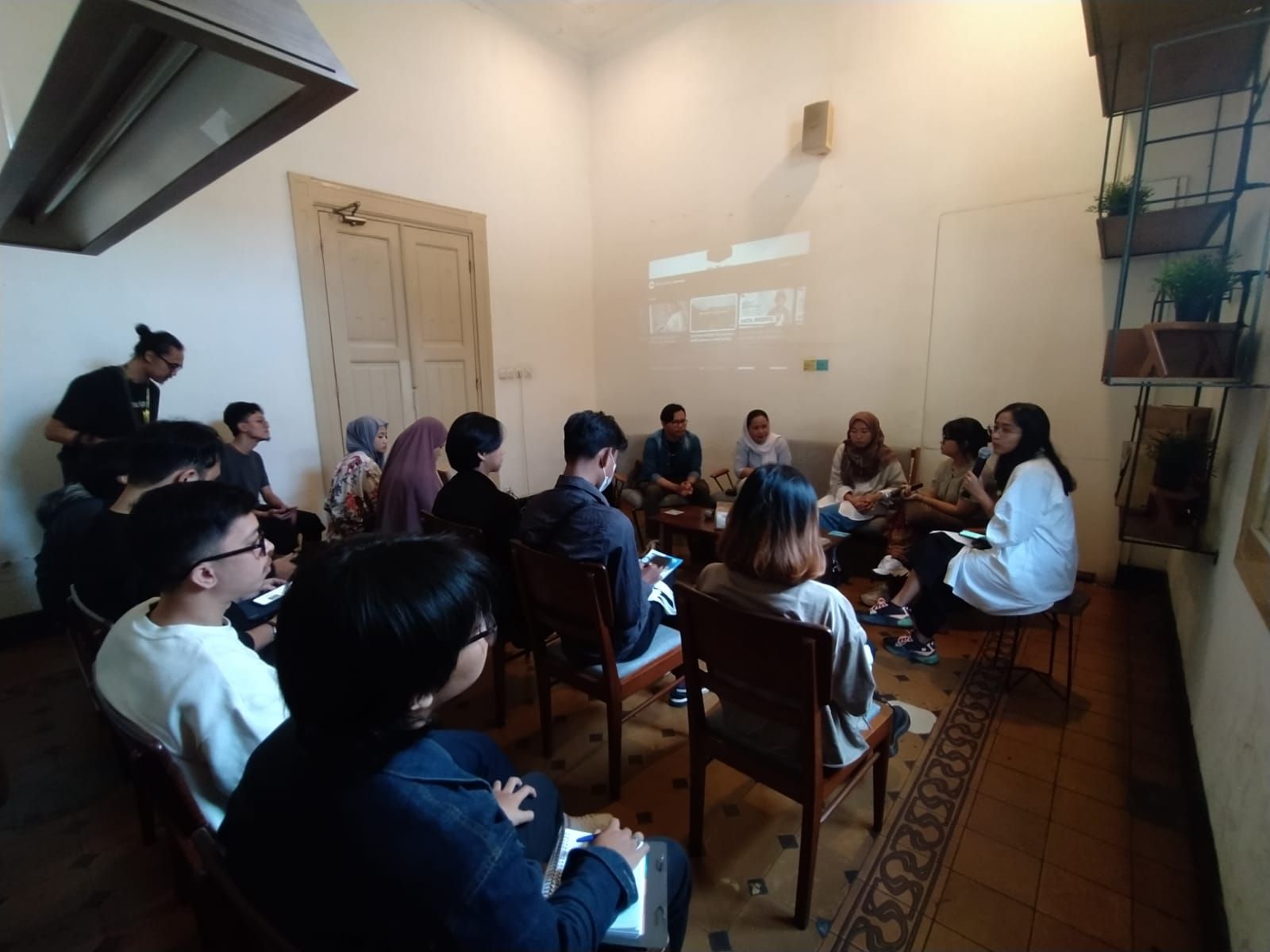 Talkshow "Pengelolaan Sampah Bertanggung Jawab Dalam Bisnis F&B" di Work Coffee Bandung