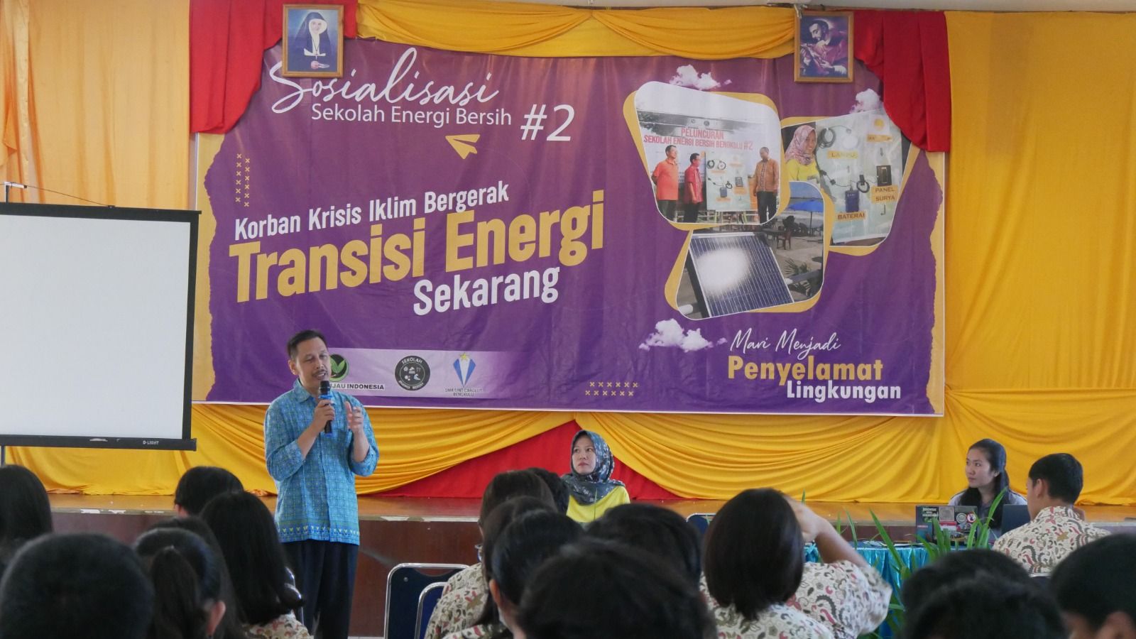 Sosialisasi Sekolah Energi Bersih #2 dengan tema "Korban Krisis Iklim Bergerak, Transisi Energi Sekarang". Acara ini diadakan pada tanggal 9 Juni 2023 di Aula SMA Sint Carolus di Kota Bengkulu.