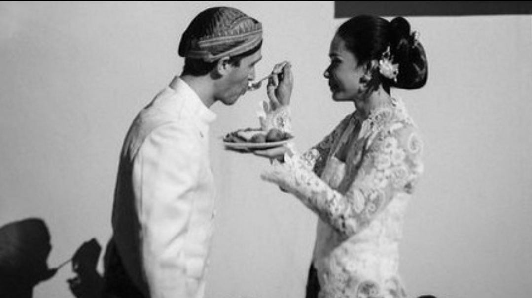 Potret pernikahan Adinia Wirasti dengan Michael Wahr.*