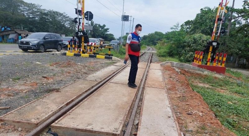 Djoko Setijowarno, Wakil Ketua Bidang Pemberdayaan dan Penguatan Kewilayahan Masyarakat Transportasi Indonesia (MTI) Pusat mengatakan bahwa 87 persen musibah kecelakaan terjadi di perlintasan tidak terjaga atau perlintasan KA tanpa palang pintu sebanyak 1.543 kali kejadian.