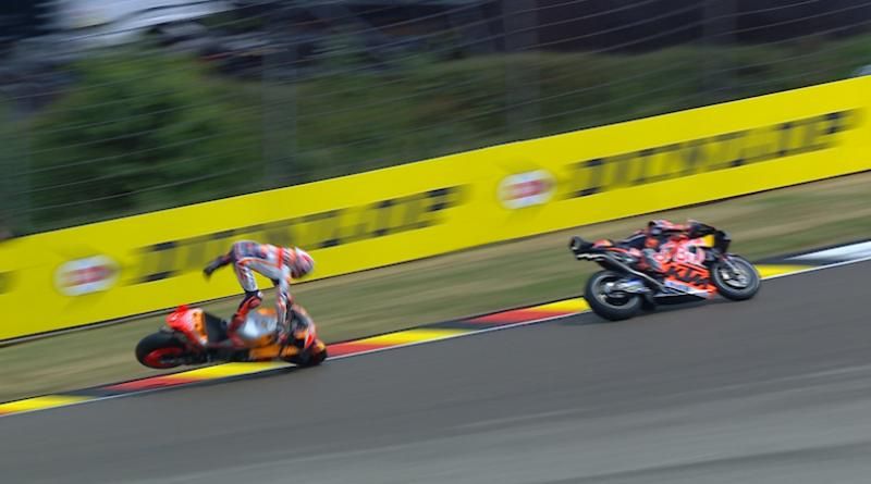 Pembalap Repsol Honda, Marc Marquez dua kali terjatuh di tikungan ke 13.