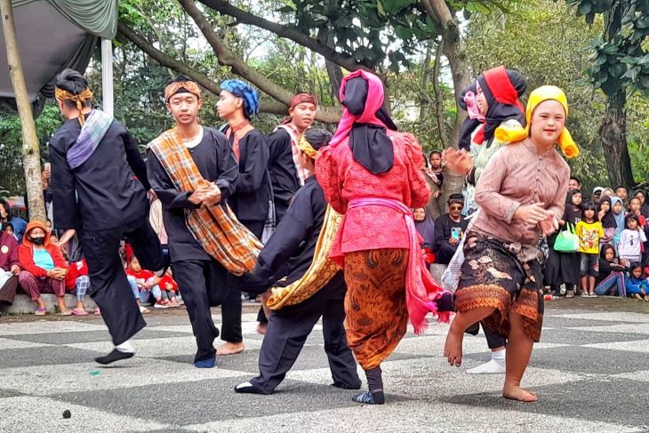 Permainan tradisional Sunda meriahkan Gelar Budaya dan Pesta Rakyat 2023 menandai 22 Tahun Hari Jadi Kota Cimahi.