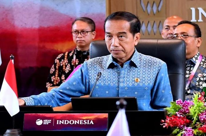 Ilustrasi Presiden Jokowi jelaskan adanya kenaikan gaji PNS 2023 ini.