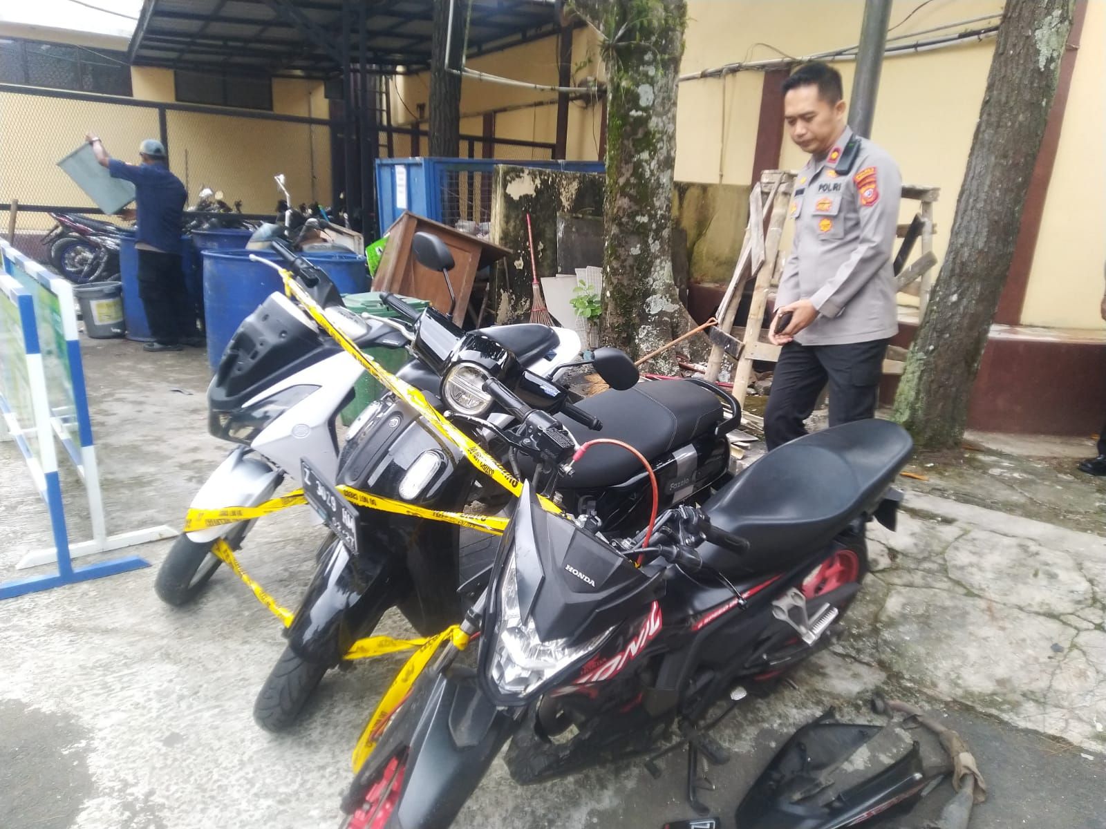 Sejumlah sepeda motor yang diduga digunakan saat aksi ugal-ugalan dan videonya viral diamankan di Markas Polres Tasikmalaya Kota, Rabu 21 Juni 2023.*/kabar-priangan.com/Istimewa
