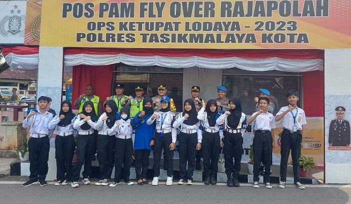 Para anggota dan pembina Polsis SMP/MTs Rayon 1 Ciawi Kabupaten Tasikmalaya.*/kabar-priangan.com/Istimewa
