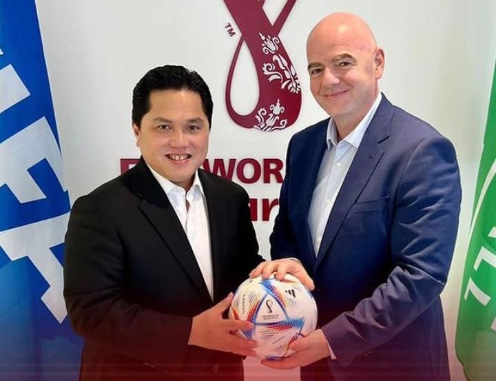 Ketua Umum PSSI Erick Thohir saat bersama dengan Presiden FIFA, Giovanni Infantino, beberapa waktu lalu.