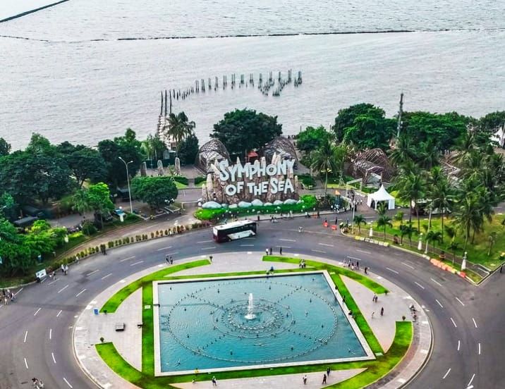 Taman Impian Jaya Ancol, Jakarta : Ibukota Punya Destinasi Liburan yang Bikin Hati Berbunga: Cobain 9 Tempat Wisata di Jakarta 