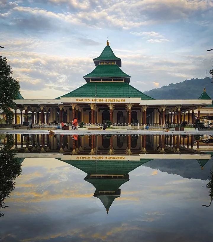 Masjid Agung Sumedang/Instagram/rifal_motret