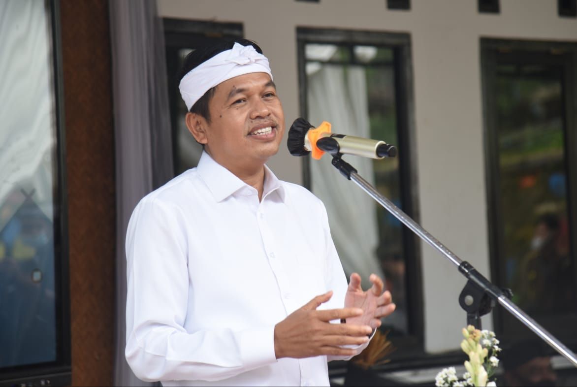 Kang Dedi Mulyadi (KDM) merasa prihatin lantaran masih banyak anak di Jawa Barat yang tidak mengenyam bangku sekolah 