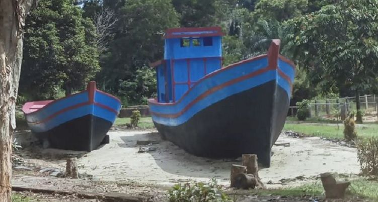 Replika perahu yang digunakan eks pengungsi Vietnam saat mendarat di Pulau Galang.
