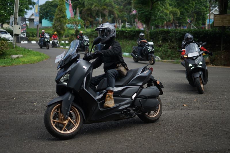 Yamaha menggelar touring XMax di Palembang.