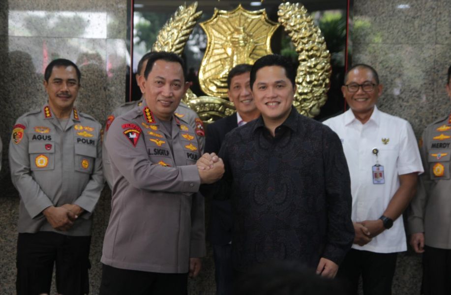 Kapolri Jenderal Listyo Sigit Prabowo dan Ketua Umum PSSI Erick Thohir.*/PSSI