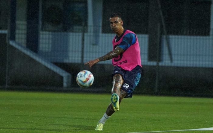 Alberto Rodriguez pemain baru Persib Bandung yang didatangkan dari Spanyol mengikuti latihan perdana di Stadion Persib.