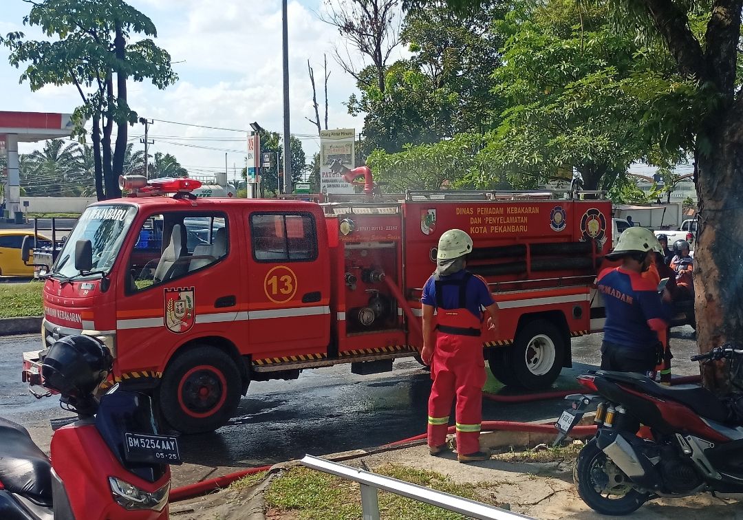 4 Unit Mobil Pemadam Kebakaran Diturunkan