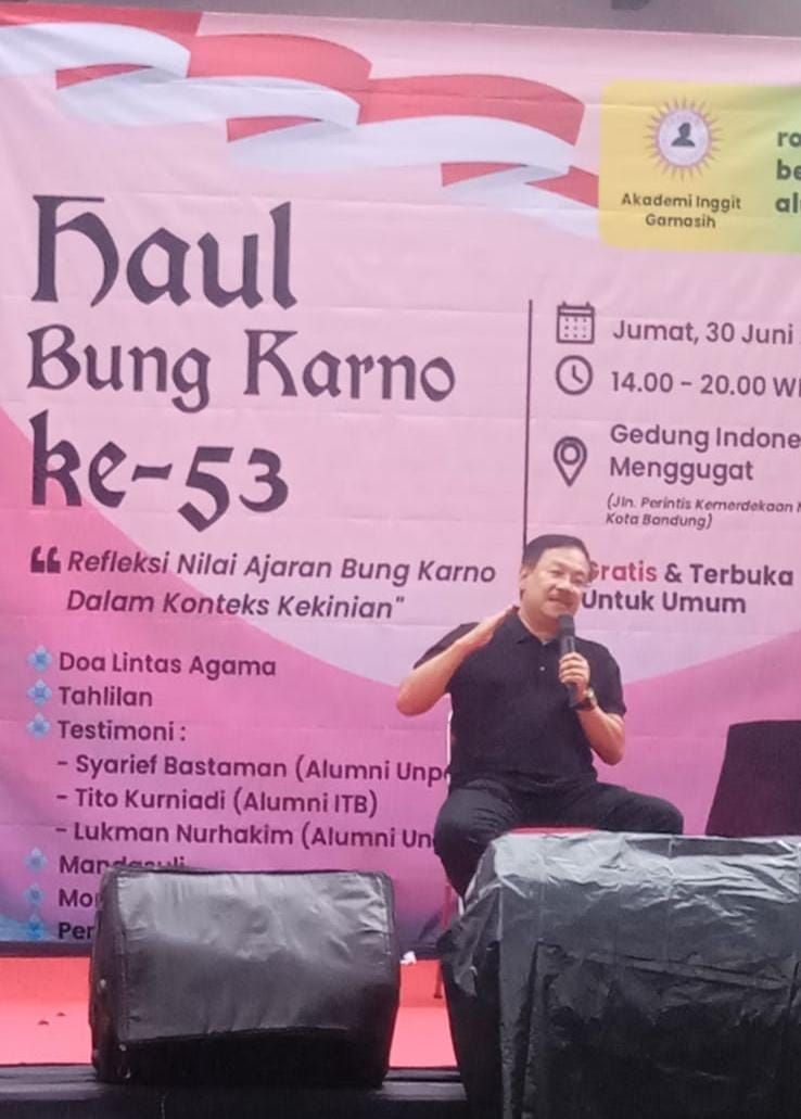 Syarif Bastaman Alumni UNPAD memberikan testimoni saat Haul Bung Karno ke 53 di Gedung Indonesia Menggugat