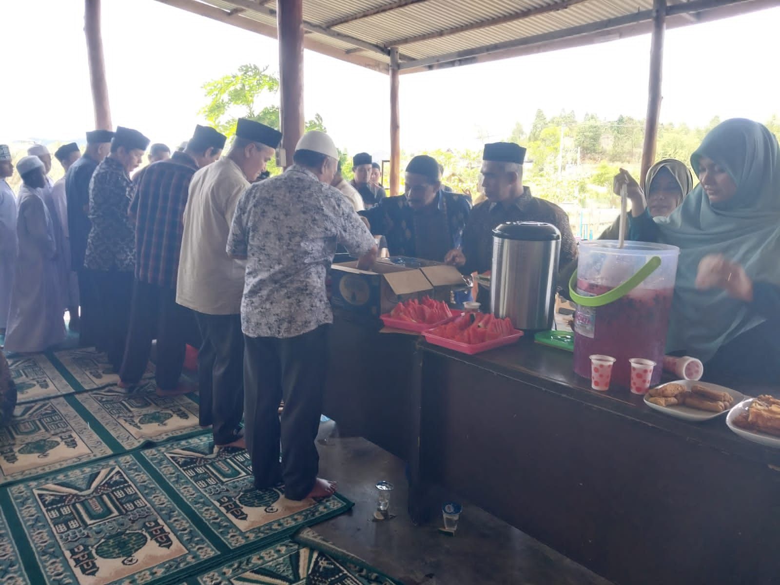 Kenduri kurban dan makan siang bersama santri di Dayah Wakaf Barbate, Minggu 02/07/2023
