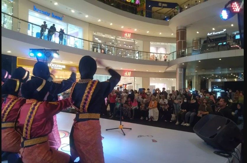 Salah satu event yang digelar di The Park Mall Solo Baru, satu dari 3 mall hits dan mewah di Sukoharjo, lengkap dengan bioskop dan wahana bermain anak yang bisa dijadikan rekomendasi  mengisi  liburan.