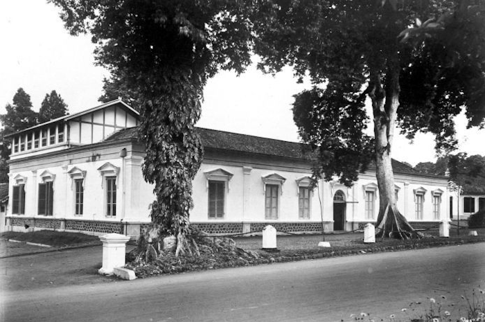Bangunan Museum Zoologi Bogor pada tahun 1920, sampai saat ini di dunia internasional sebagai rujukan dikenal dengan nama Museum Zoologicum Bogoriense (MZB).