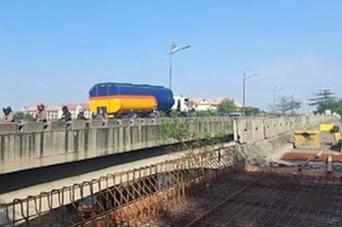 Proses perbaikan Jembatan Akses Marunda.
