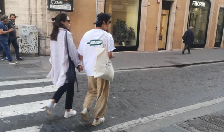 Song Jong Ki dan Istri di Italy
