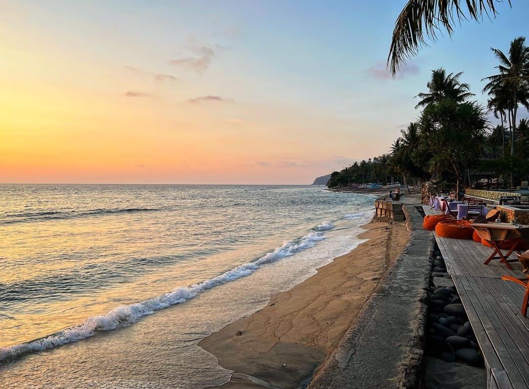 Pantai Senggigi - 7 Rekomendasi Tempat Wisata Ngehits di Lombok