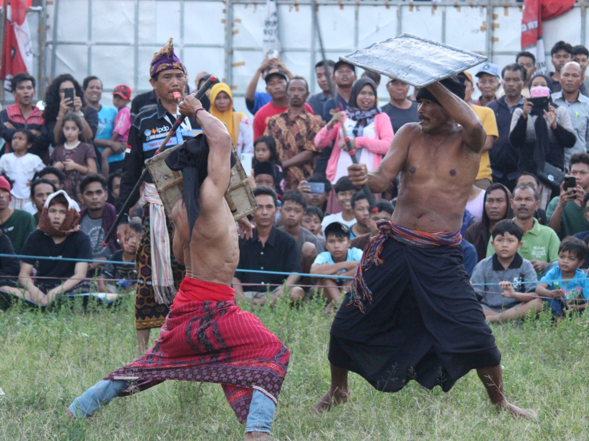 Semifinal Liga Kompetisi Peresean Desa Lendang Nangka: ADILUHUNG VS BABAR RINJANI Hari Ini (Redaksi Warta Lombok)