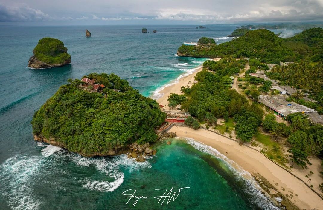 7 Rekomendasi Pantai Indah di Jawa Timur