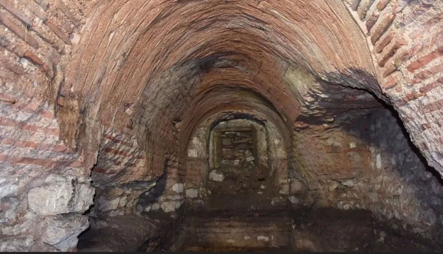 Ilustrasi - Terowongan Tertua di Kabupaten Cianjur Jawa Barat