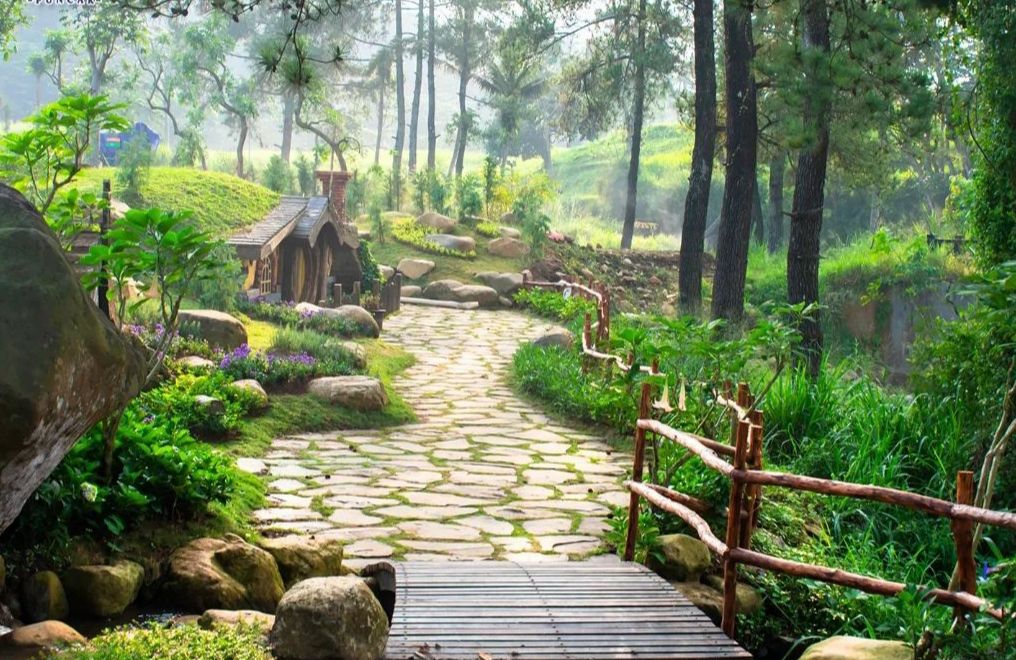 5 rekomendasi tempat wisata bernuansa alami di Bogor, salah satunya di Cimory Dairyland Puncak (foto: wahana Magic Fairy Village)