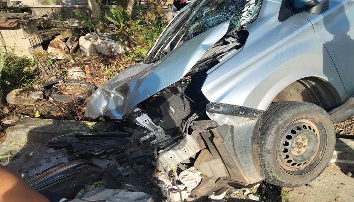 Kecelakaan lalu lintas antara mobil dan sepeda motor di Semparuk Sambas