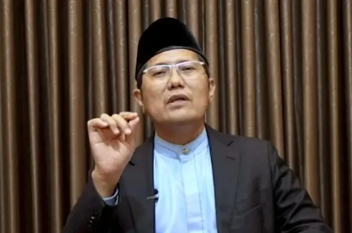 Ketua MUI Bidang Dakwah KH Cholil Nafis secara tegas menolak LGBT se-ASEAN menggelar kumpul bareng di Jakarta.