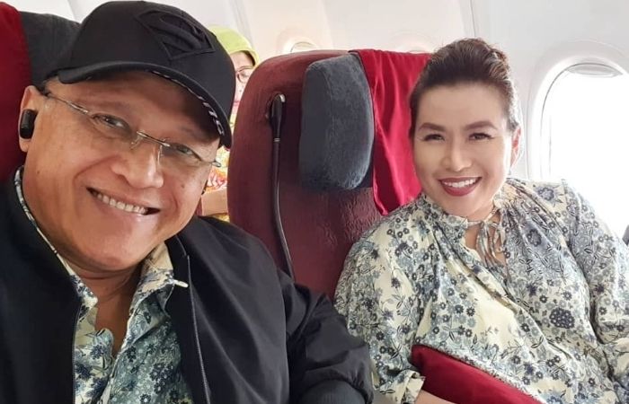 Mario Teguh dan istrinya diduga menggerakkan uang sebesar Rp 5 Miliar.