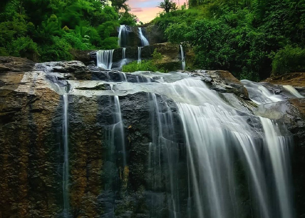Air Terjun Songgo langit, wisata air terjun di Trenggalek.