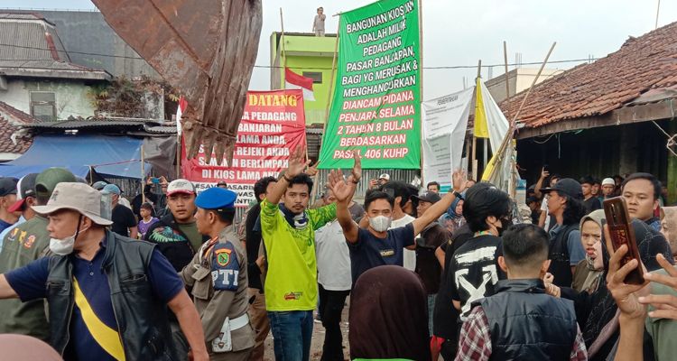 Warga/pedagang menolak pembongkaran Pasar Banjaran, Sabtu 15 Juli 2023