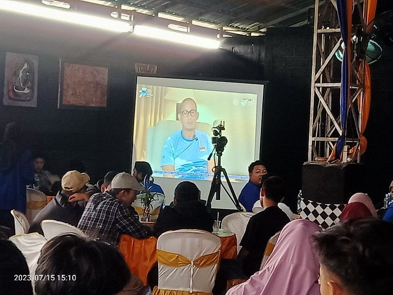 Momen Sandiaga Uno memberikan ucapan selamat untuk PC PMII Grobogan 2023-2024.