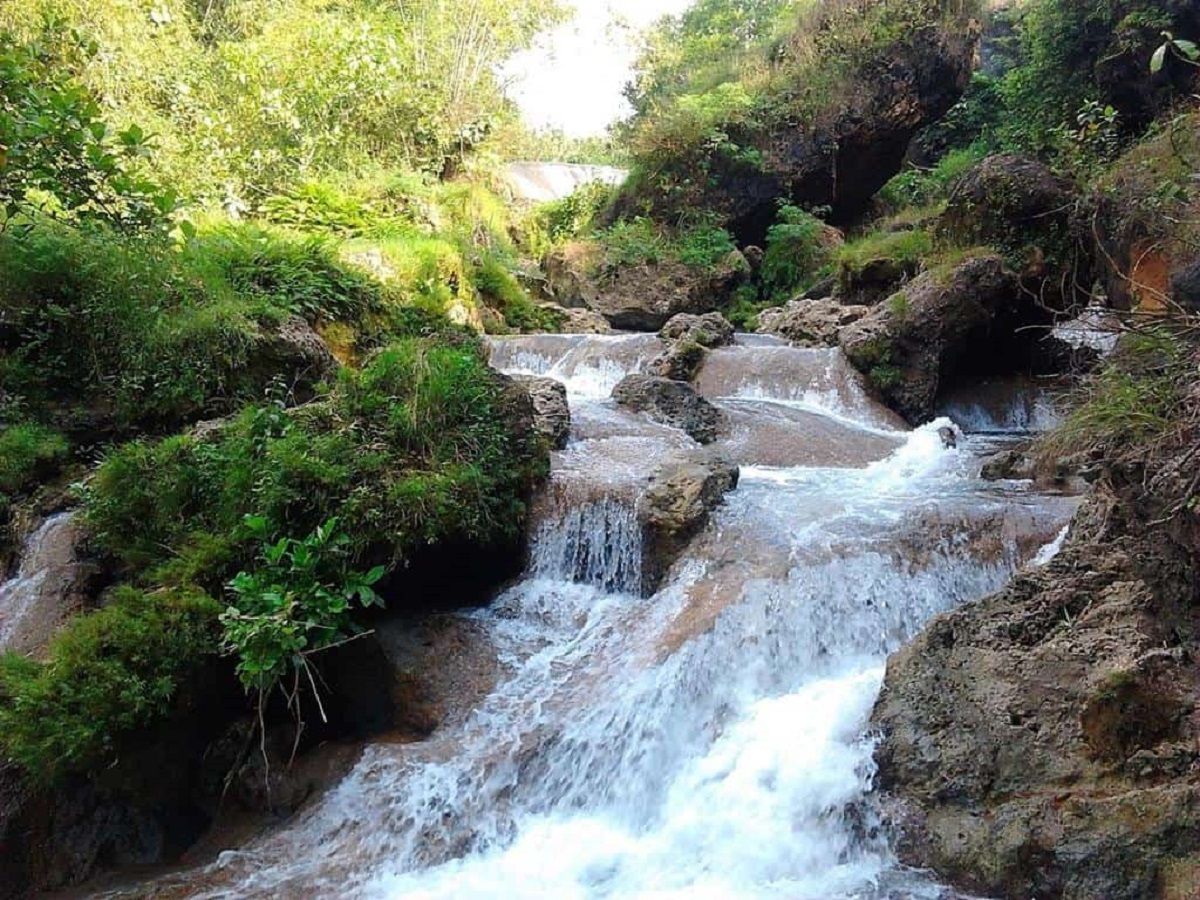 Air Terjun Banyu Langse, wisata air terjun di Tuban.