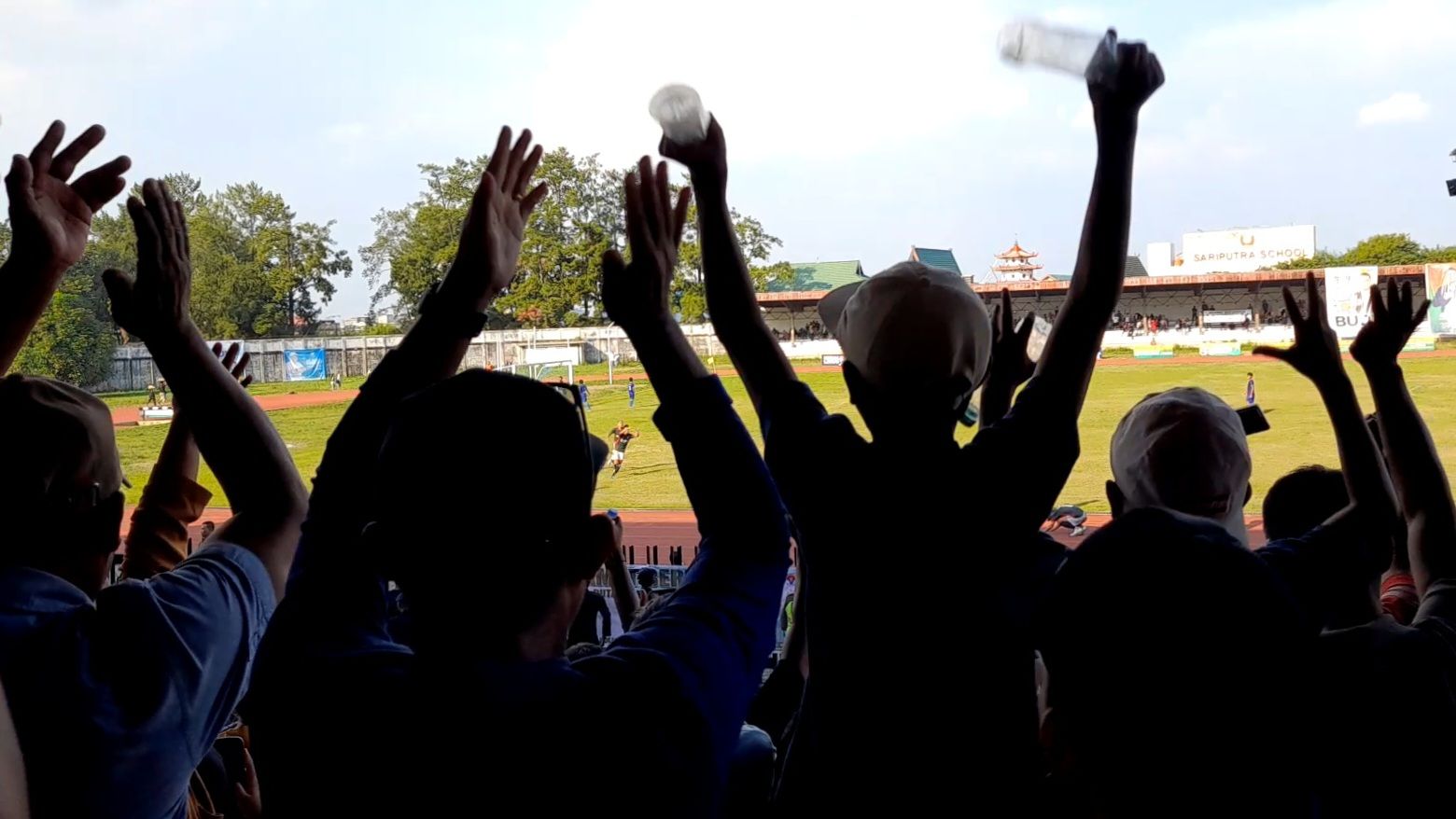 Detik detik tim sepak bola Batanghati berhasil membobol gawang lawan pada pertandingan final sepak bola Porprov Jambi ke-XXIII, di Stadion Tri Lomba Juang, Minggu sore, 16 Juli 2023.