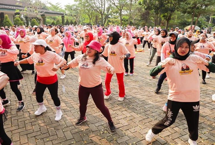Peserta fun zumba dan aerobic yang digelar Mak Ganjar di Serpong Tangsel Banten.