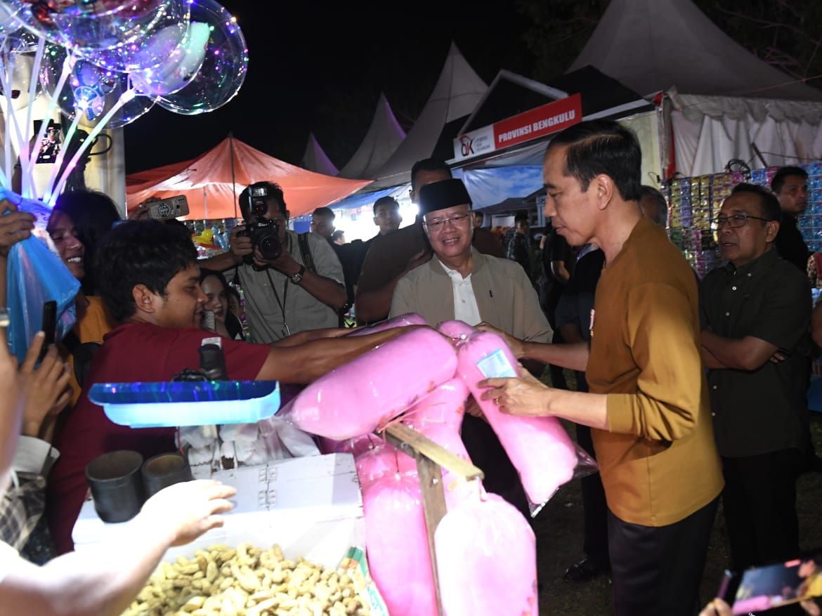 Momentum Spesial: Presiden Jokowi Meriahkan Malam Hari dalam Festival Tabut 2023 di Bengkulu