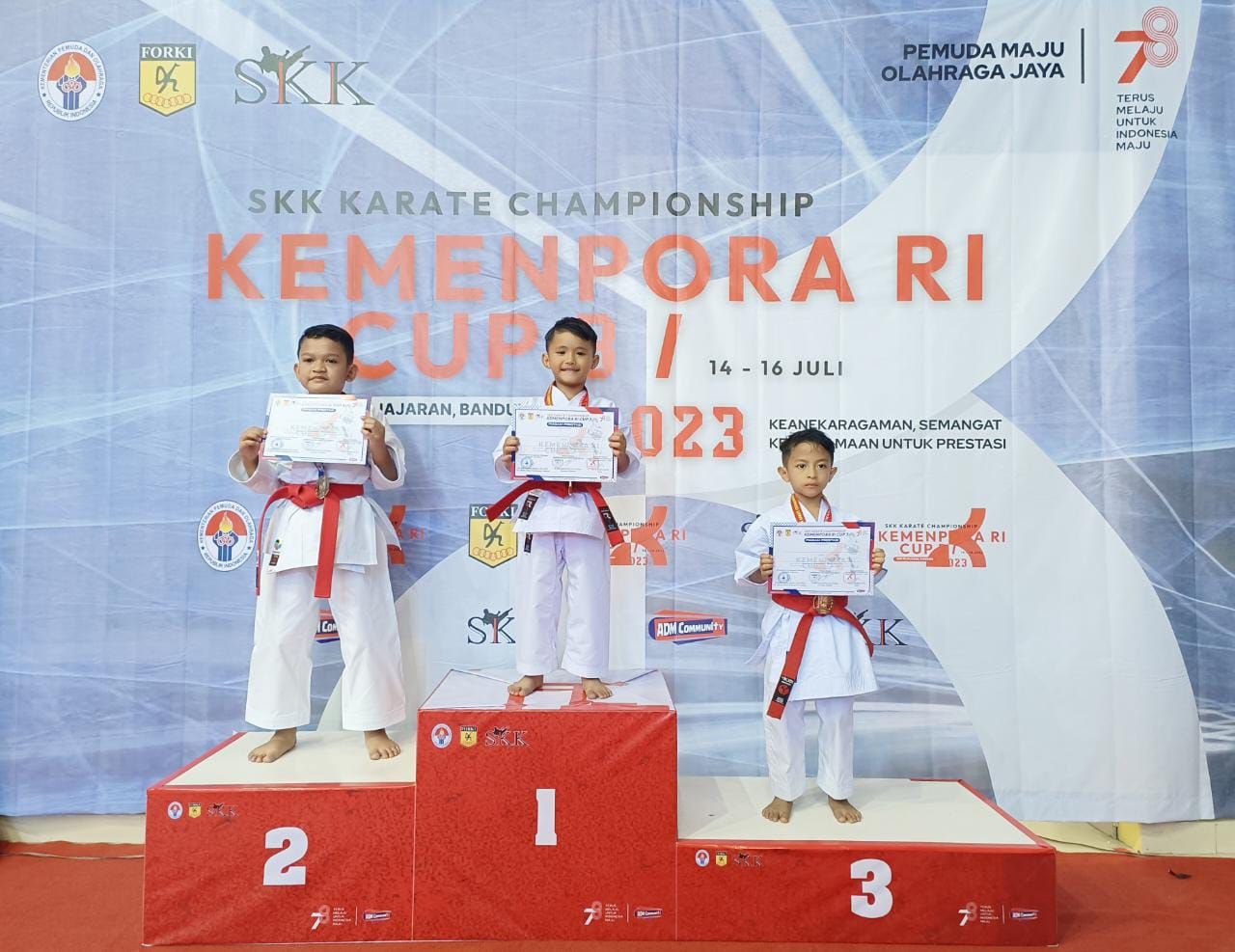 Juara Kemenpora Cup Karate, Kata Putra Pra Usia Dini : Reagan W, Nabil Mulya R, Andromeda S.