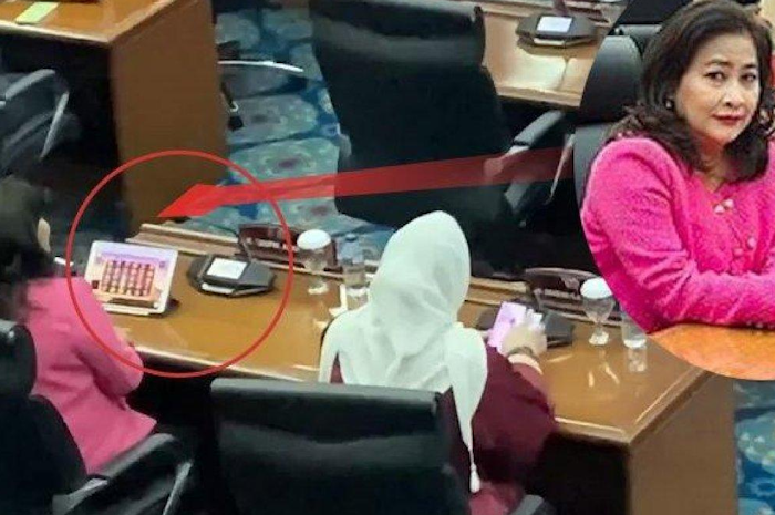 Anggota DPRD dari PDIP Cinta Mega kepergok main gim slot judi online saat paripurna bersama Pj Gubernur DKI Jakarta, Hedu Budi pada Kamis, 20 Juli 2023.