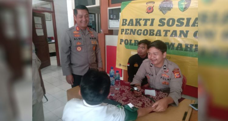 Posek cek kesehatan gratis yang dibuka Polres Cimahi di Kampung Cikondang, Desa Kertamukti, Kecamatan Cipatat, Kabupaten Bandung Barat, sabtu 22 Juli 2023