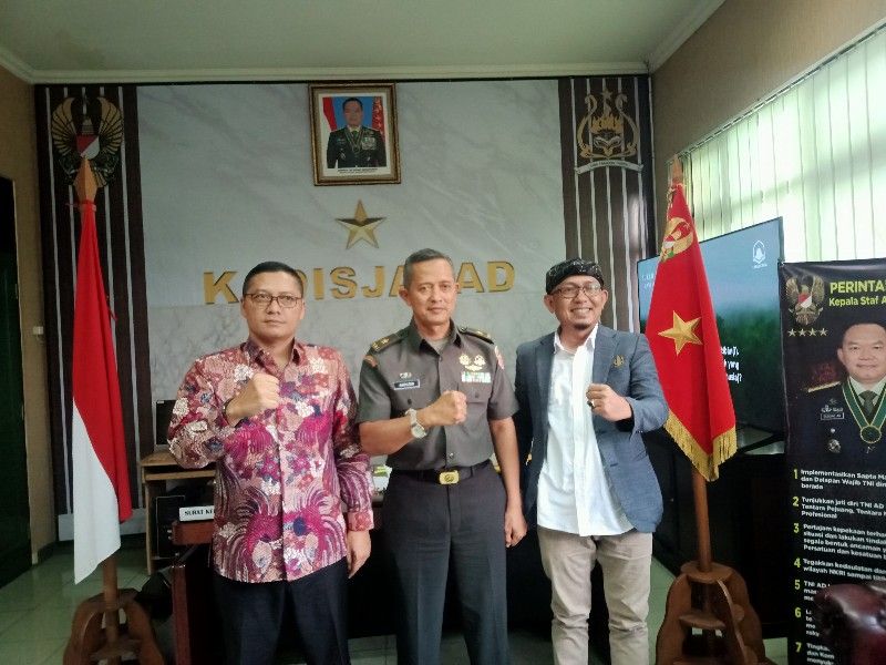 Ketua Umum Papag Setra, Aa Maung bersama para pupuhu Prof.Dr. H. Obsatar Sinaga, S.I.P., M.Si dan Brigadir Jenderal TNI Aminudin, S.I.P.
