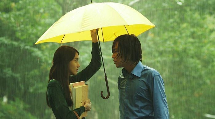 Cuplikan adegan Love Rain.