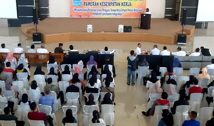 WALIKOTA Banjar, Hj.Ade Uu Sukaesih saat membuka Job Fair 2023 di BCH.