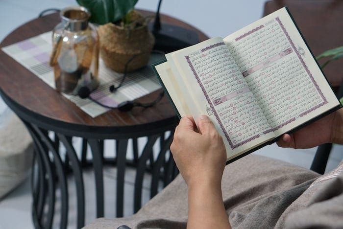 Ilustrasi - Berikut ini kumpulan pantun ajakan mengaji Al Quran, bisa jadi pengingat atau motivasi agar rajin tadarus dan meningkatkan ibadah