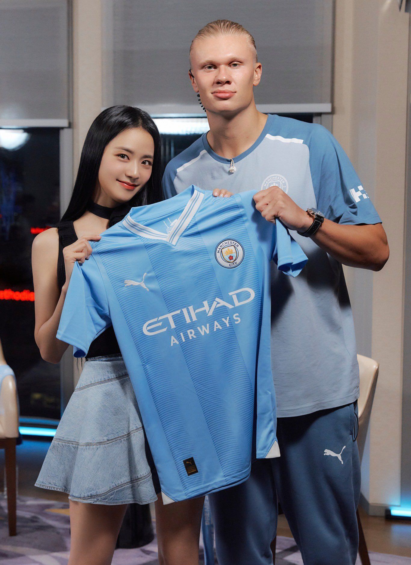 Jisoo Blackpink bersama pemain Manchester City, Erling Haaland.