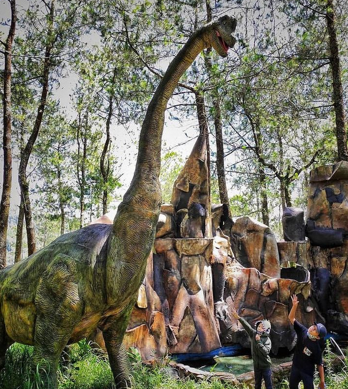 Dinosaurus di Mojosemi Forest Park jadi unggulan
