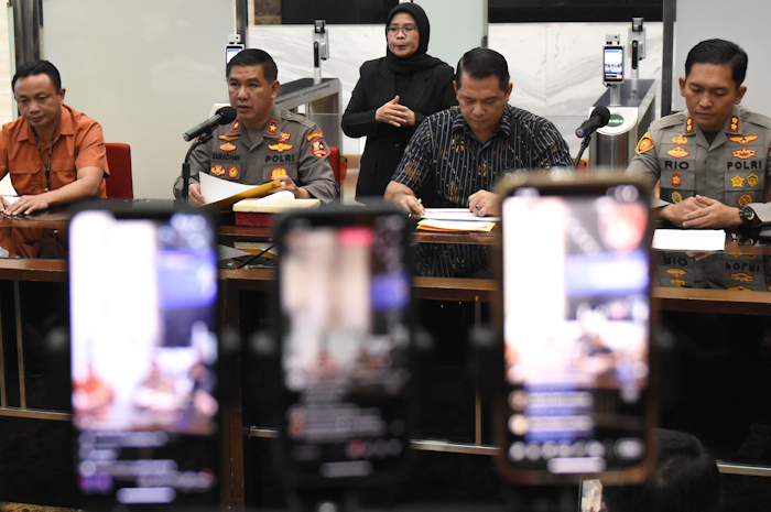 Konferensi pers terkait kasus polisi tertembak polisi di Gedung Bareskrim Mabes Polri, Jakarta, Jumat (28/7/2023). Dalam kasus tersebut polisi menetapkan Bripda IM dan Bripka IG sebagai tersangka dengan ancaman hukuman mati akibat tertembaknya Bripda ID dengan senjata rakitan.
