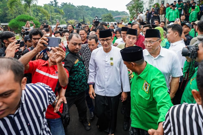 Ganjar dan Sandiaga bertemu di Kabupaten Bogor, Sabtu, 22 Juli 2023. Sementara itu, Partai PPP optimistis Sandiaga Uno jadi cawaprer pendamping Ganjar. Mardiono sebut duet Ganjar-Sandiaga Uno komposisi pas sebagai suksesor Jokowi-Maruf Amin.